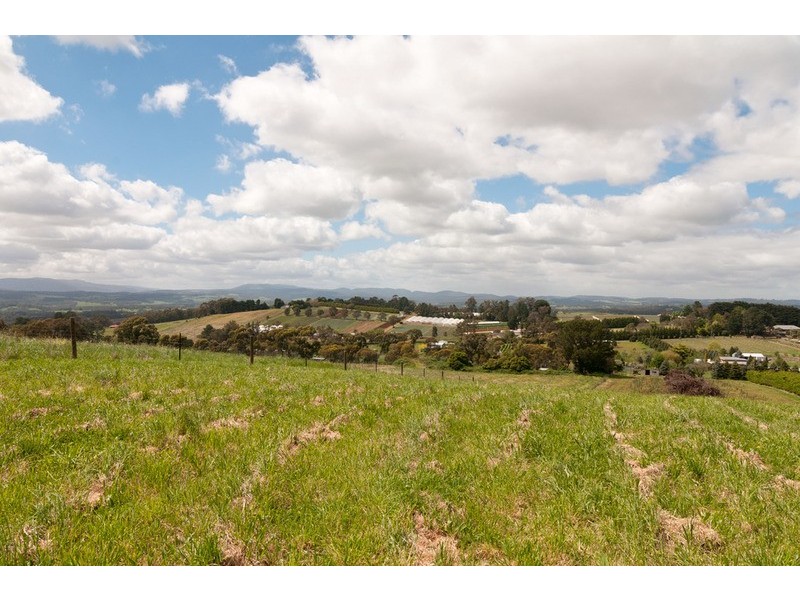 90 Monbulk Seville  Road, Wandin East VIC 3139