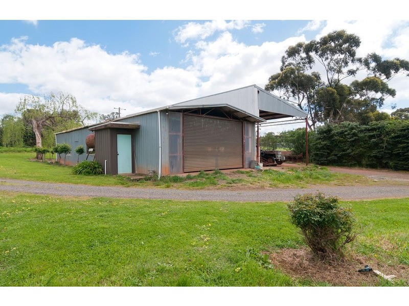 90 Monbulk Seville  Road, Wandin East VIC 3139