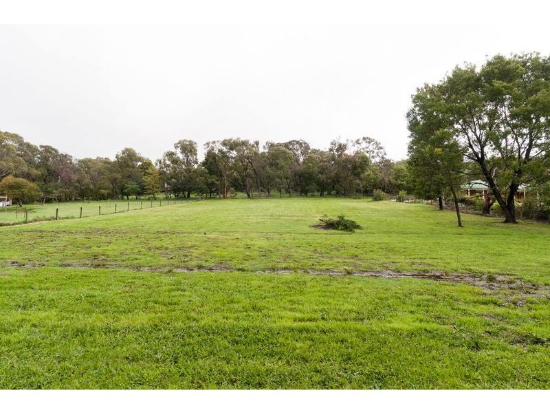 8 Anderson  Road, Healesville VIC 3777