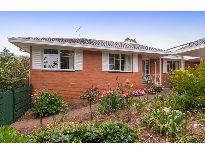 8 George Street, Wandin North VIC 3139