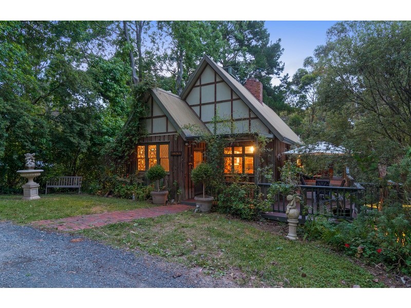 16 Borang Avenue, Mount Evelyn VIC 3796