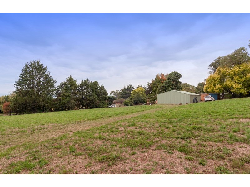 42 Hunter Road, Wandin North VIC 3139