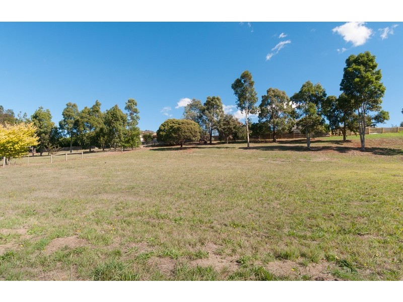 16 High Tor, Mooroolbark VIC 3138