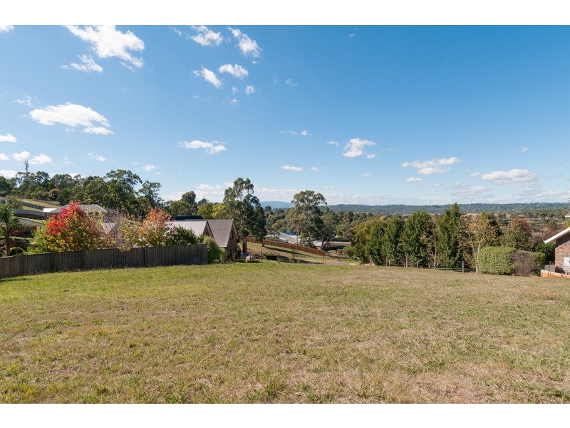 16 High Tor, Mooroolbark VIC 3138