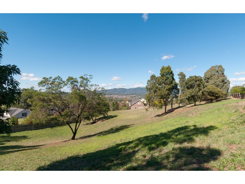 16 High Tor, Mooroolbark VIC 3138