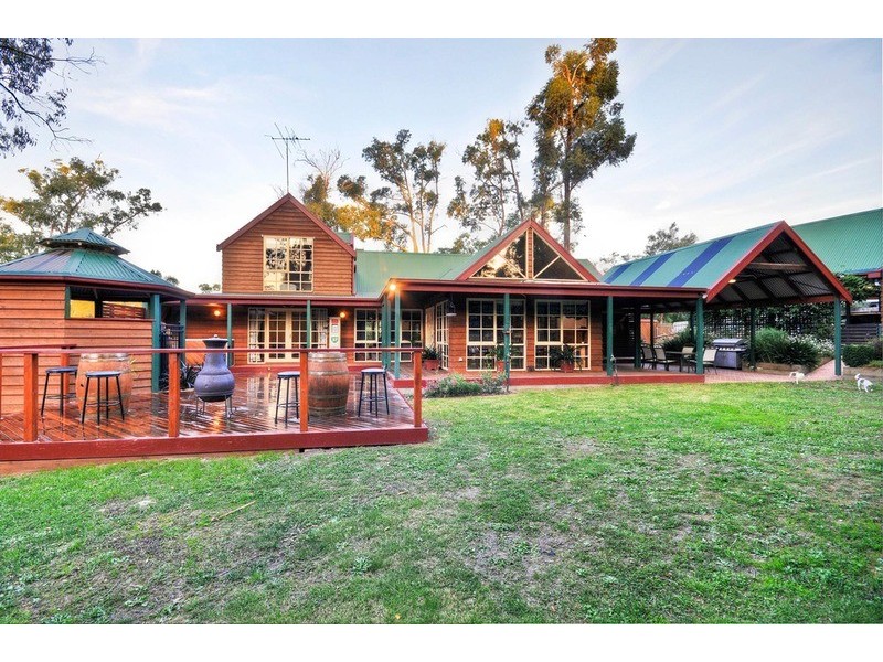 37 Rangeview Road, Mount Evelyn VIC 3796