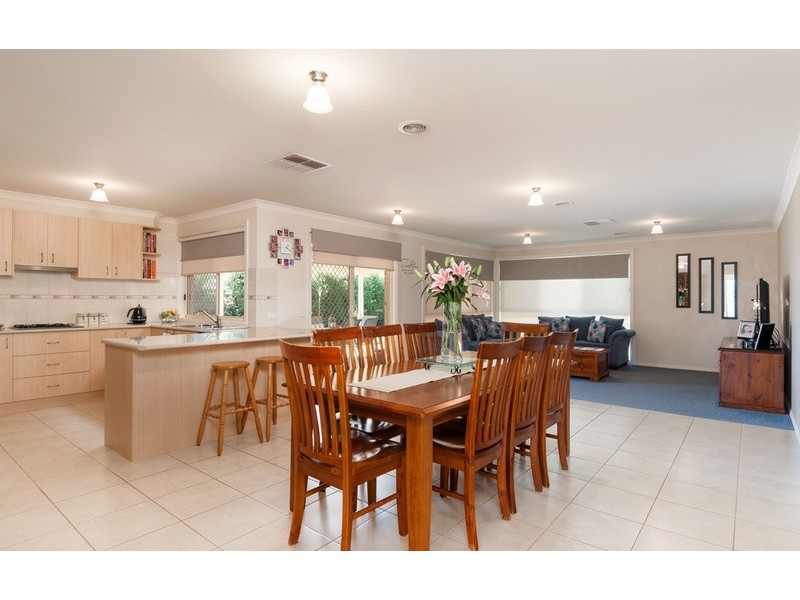 4 Sirocco  Court, Wandin North VIC 3139