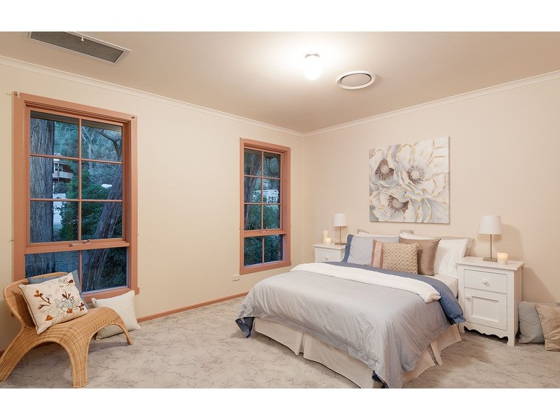 12 Rowe Street, Montrose VIC 3765