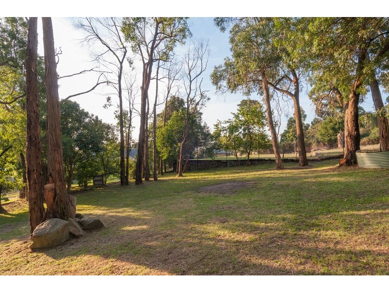 12 Rowe Street, Montrose VIC 3765