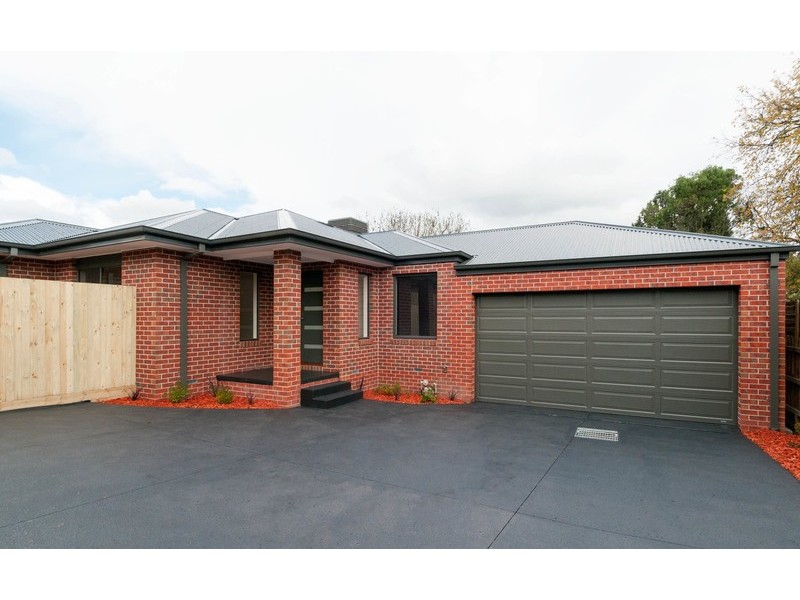 2/13 Andrew Street, Mooroolbark VIC 3138