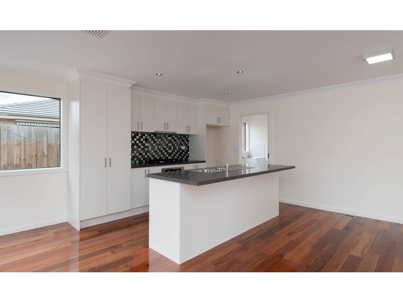 2/13 Andrew Street, Mooroolbark VIC 3138