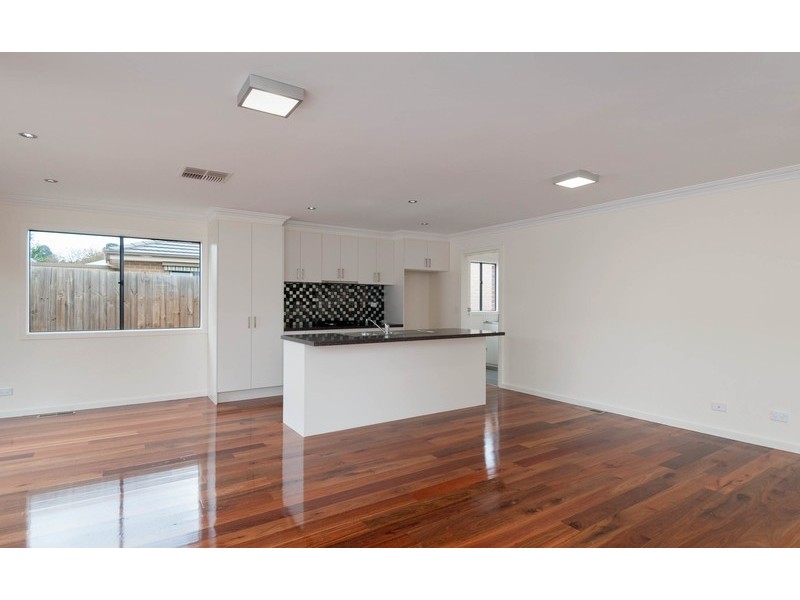 2/13 Andrew Street, Mooroolbark VIC 3138