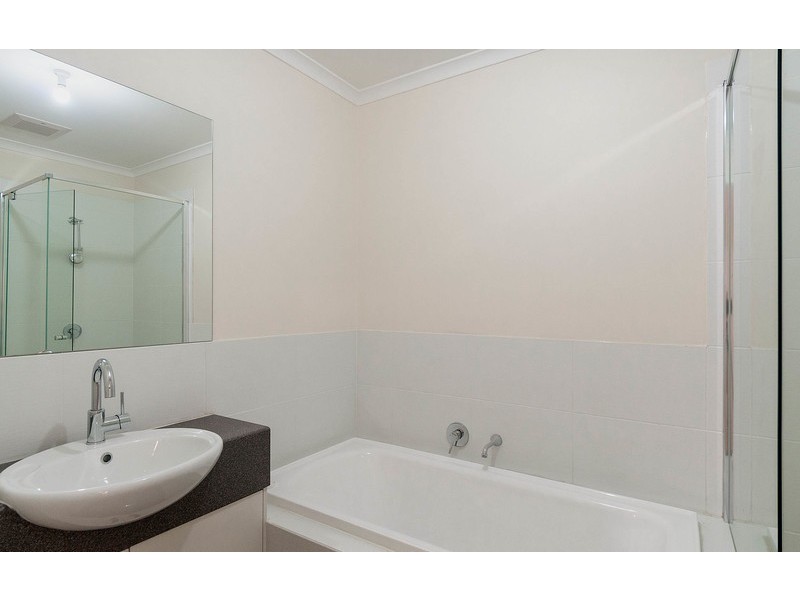 2/13 Andrew Street, Mooroolbark VIC 3138