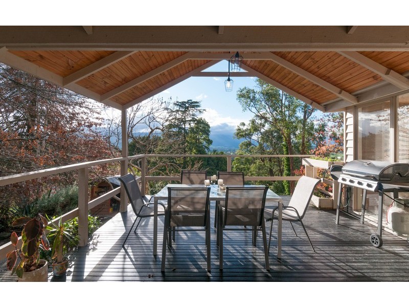 17 Peters Road, Seville East VIC 3139