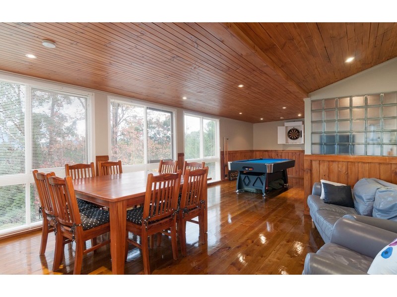 17 Peters Road, Seville East VIC 3139