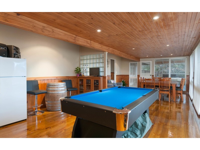 17 Peters Road, Seville East VIC 3139