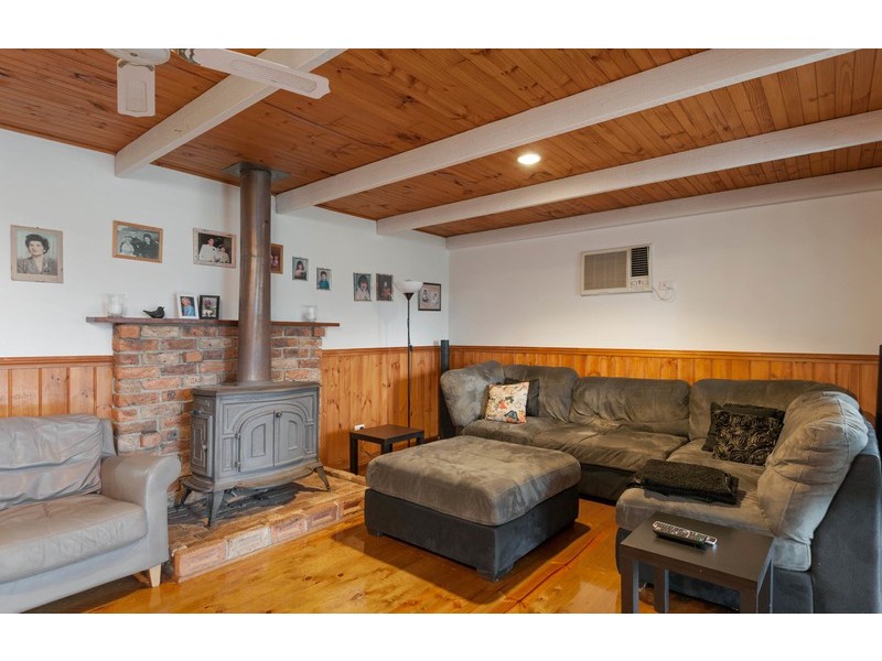 17 Peters Road, Seville East VIC 3139