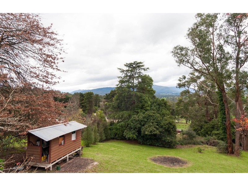 17 Peters Road, Seville East VIC 3139