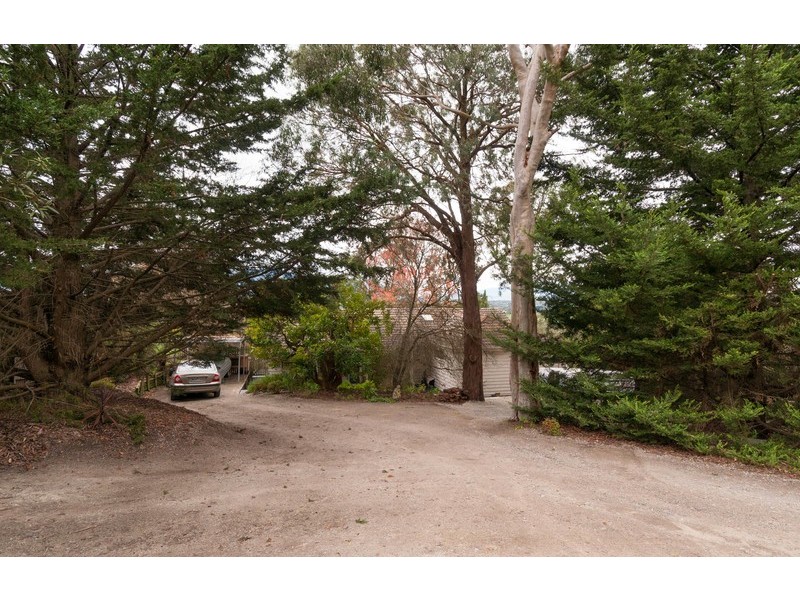 17 Peters Road, Seville East VIC 3139