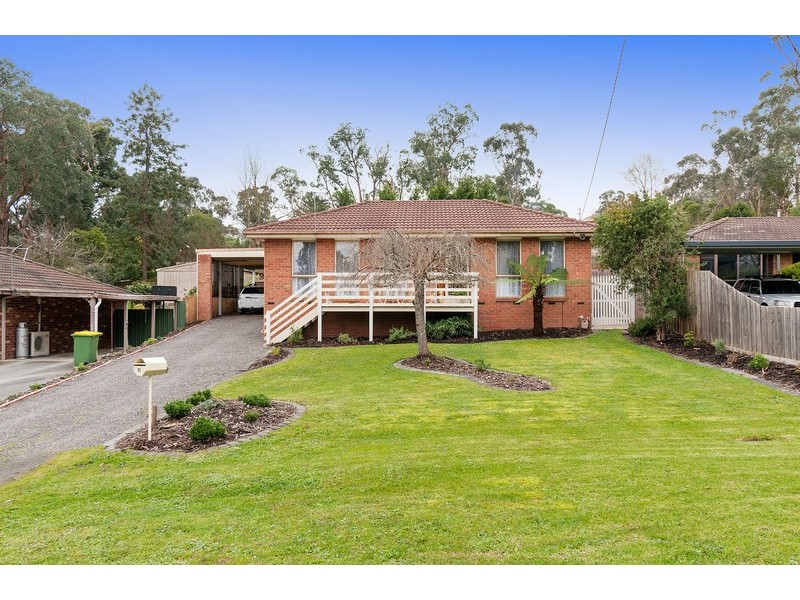 11 Valley Road, Seville VIC 3139