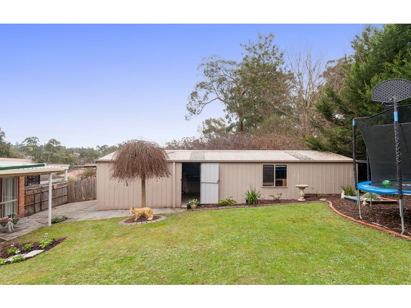 11 Valley Road, Seville VIC 3139