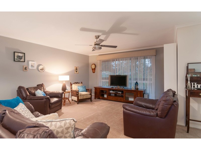 24 Belair Close, Seville VIC 3139