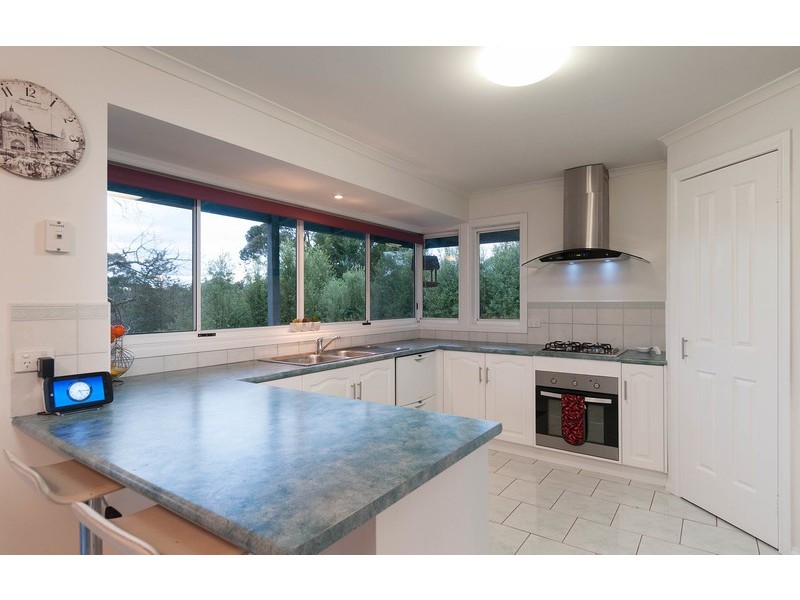 24 Belair Close, Seville VIC 3139