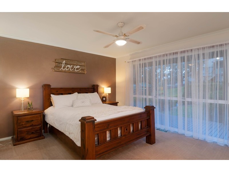 24 Belair Close, Seville VIC 3139