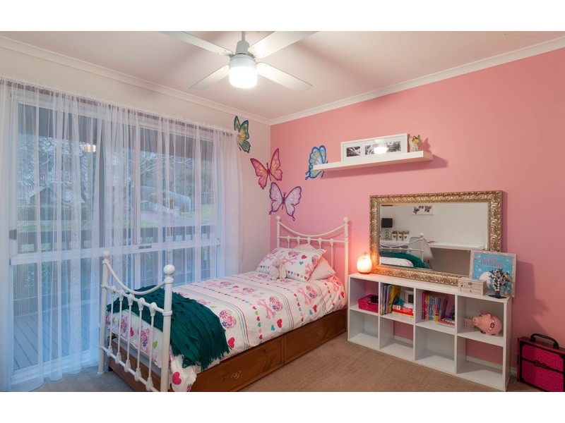 24 Belair Close, Seville VIC 3139