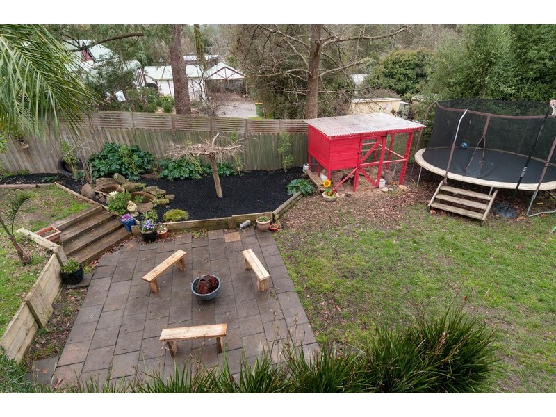 24 Belair Close, Seville VIC 3139