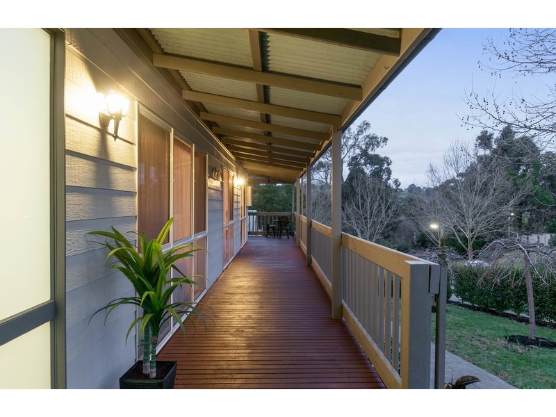24 Belair Close, Seville VIC 3139