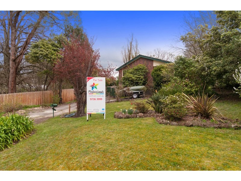 4 Stewart Avenue, Wandin North VIC 3139
