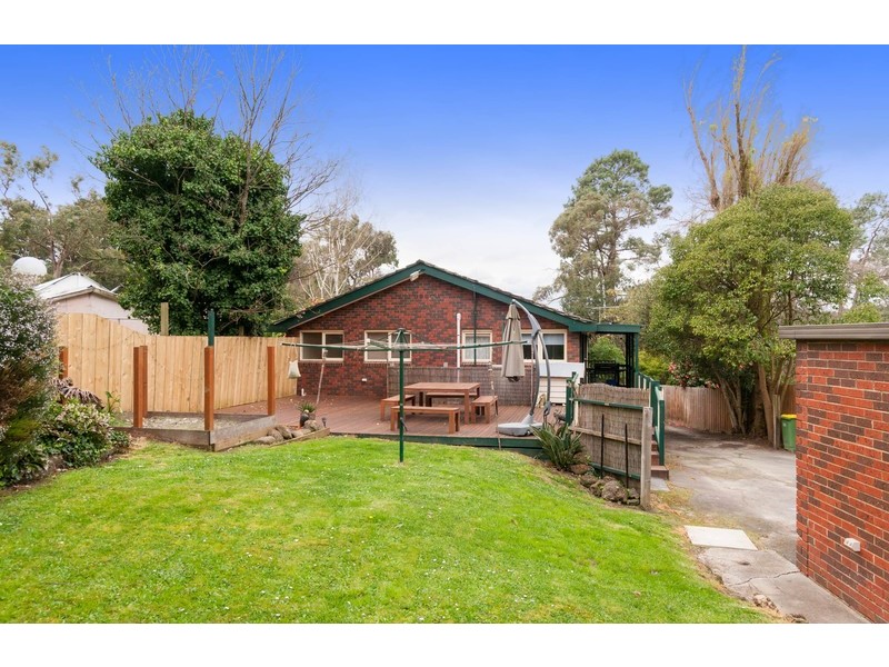 4 Stewart Avenue, Wandin North VIC 3139