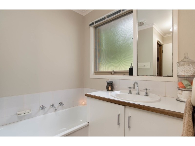 66 Commercial Road, Mount Evelyn VIC 3796