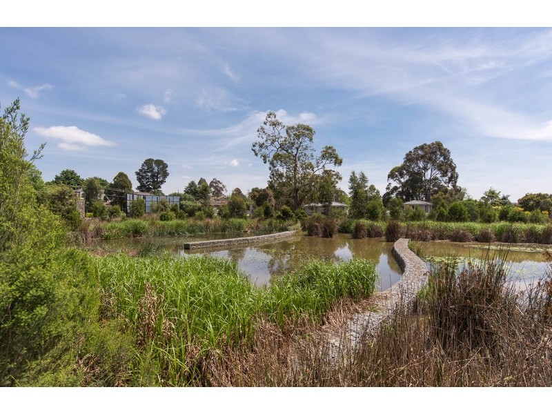 18 Scurry Drive, Croydon VIC 3136