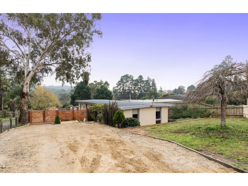 9 Bailey Grove, Wandin North VIC 3139
