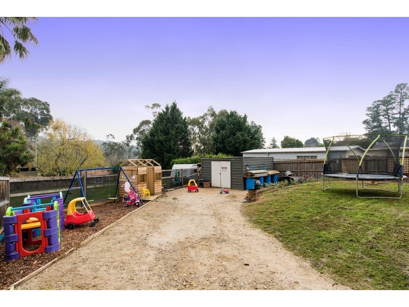 9 Bailey Grove, Wandin North VIC 3139