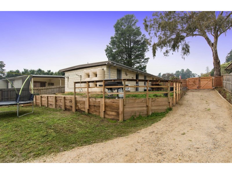 9 Bailey Grove, Wandin North VIC 3139