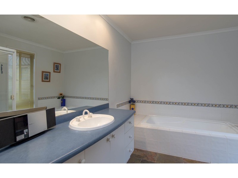 1 Defelice Place, Mooroolbark VIC 3138