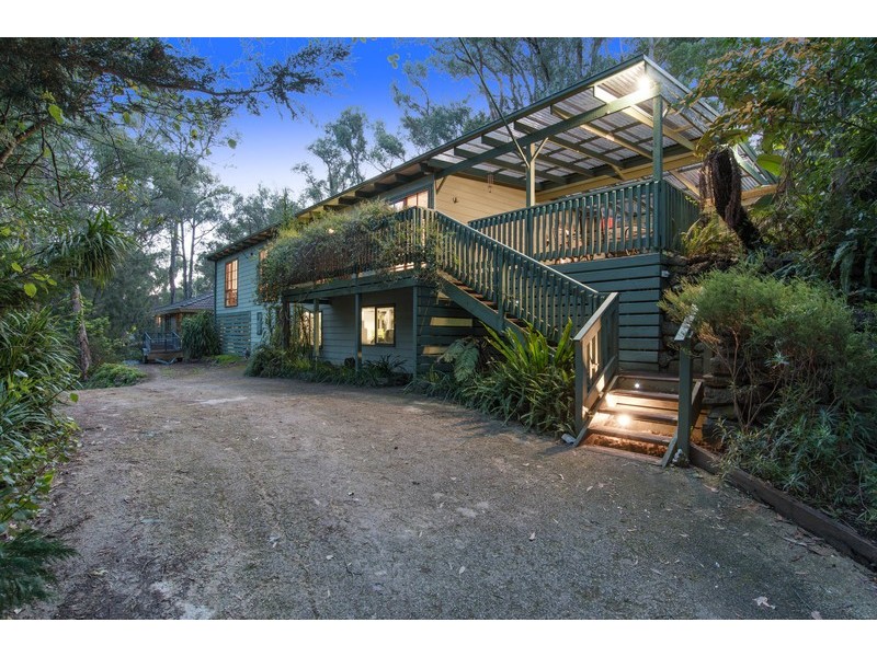 16 Railway Road, Mount Evelyn VIC 3796