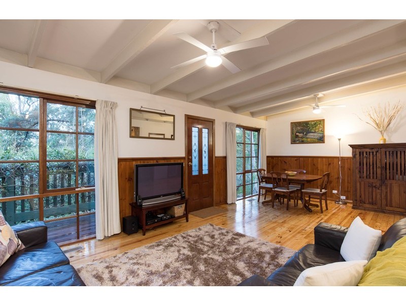 16 Railway Road, Mount Evelyn VIC 3796