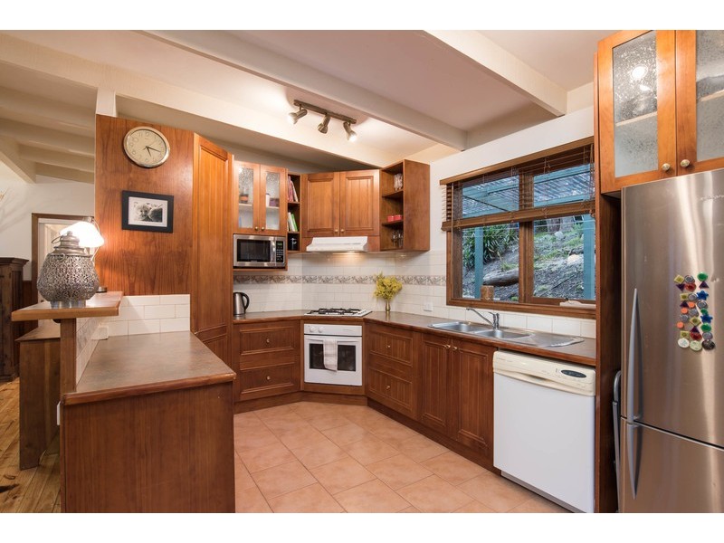 16 Railway Road, Mount Evelyn VIC 3796