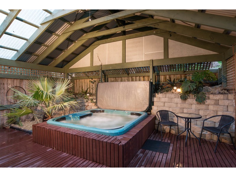 16 Railway Road, Mount Evelyn VIC 3796