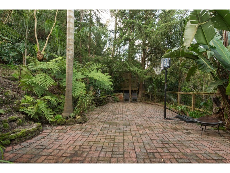 16 Railway Road, Mount Evelyn VIC 3796