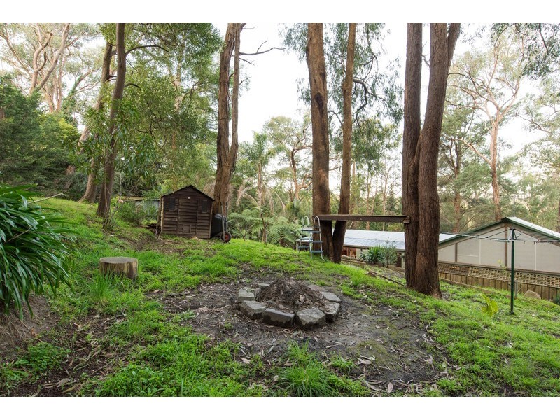 16 Railway Road, Mount Evelyn VIC 3796