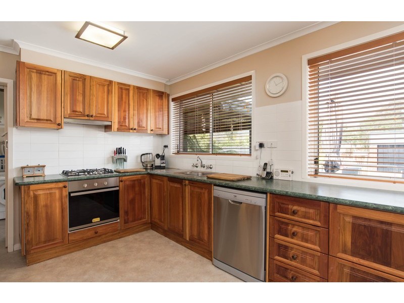 140 Lomond Avenue, Kilsyth VIC 3137