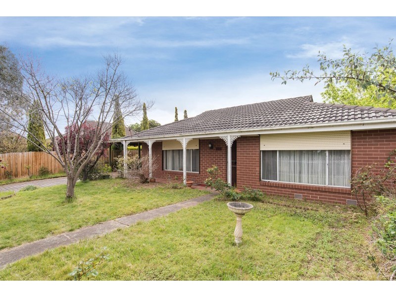 27 Erskine Ridge, Mooroolbark VIC 3138
