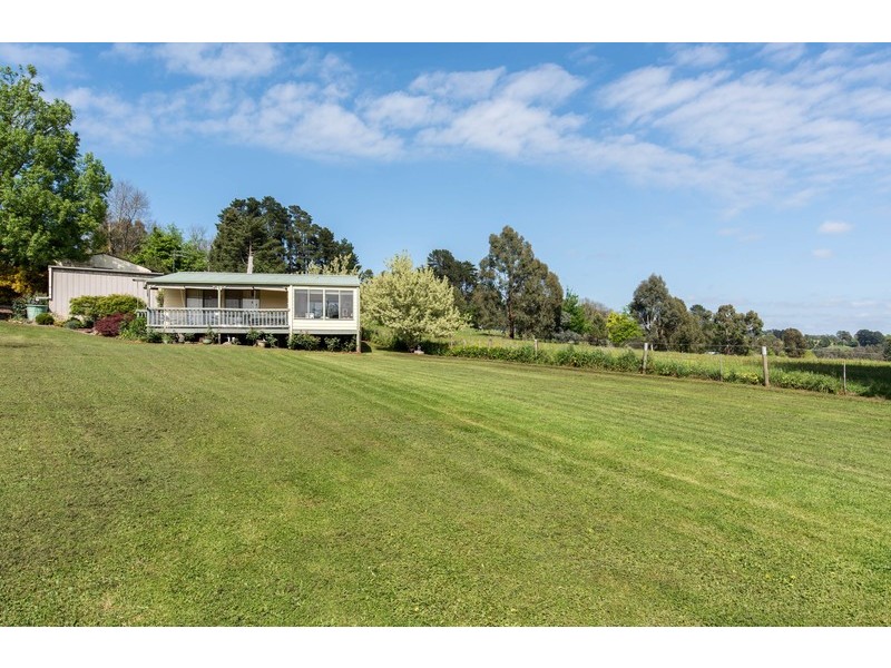 84 Quayle Road, Wandin North VIC 3139