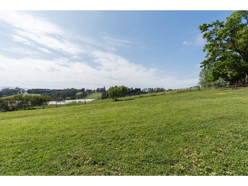 84 Quayle Road, Wandin North VIC 3139