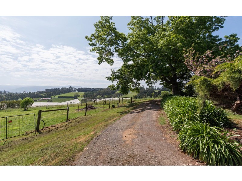 84 Quayle Road, Wandin North VIC 3139